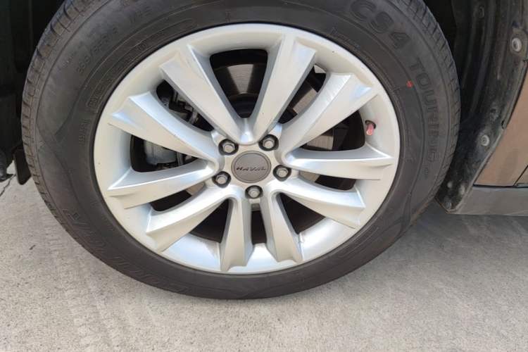 Used Haval H2 2016 Red Label 1.5T Manual Two-Wheel Drive Prestige Model Left Front Wheel Hub