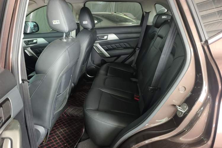 Used Haval H2 2016 Red-Label 1.5T Manual Two-Wheel Drive Luxury Model Left Rear Seat