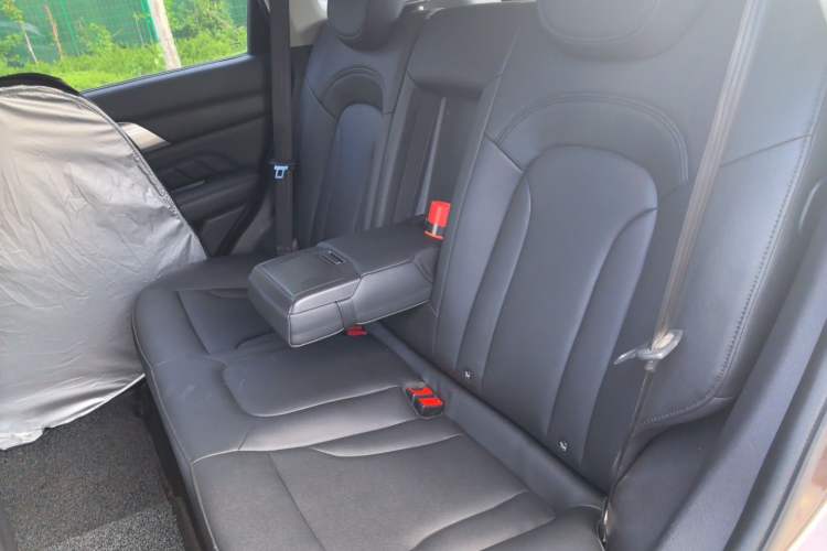 Used Haval H2 2016 Red-Label 1.5T Manual Two-Wheel Drive Luxury Model Left Rear Seat