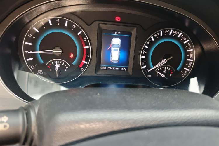 Used Haval H2 2016 Red Label 1.5T Automatic Two-Wheel Drive Elite Model Odometer Close Up