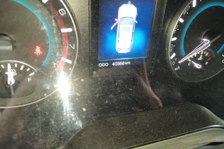 Used Haval H2 2016 Red-Label 1.5T Manual Two-Wheel Drive Luxury Model Odometer Close Up