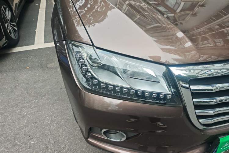 Used Haval H2 2016 Red Label 1.5T Automatic Two-Wheel Drive Elite Model Right Front Headlight