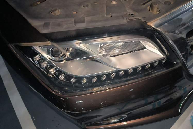 Used Haval H2 2016 Red-Label 1.5T Manual Two-Wheel Drive Luxury Model Right Front Headlight