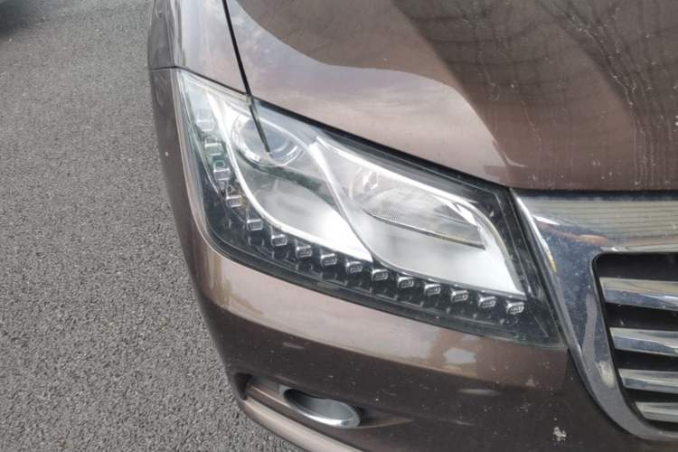 Used Haval H2 2016 Red-Label 1.5T Automatic Two-Wheel Drive Luxury Model Right Front Headlight