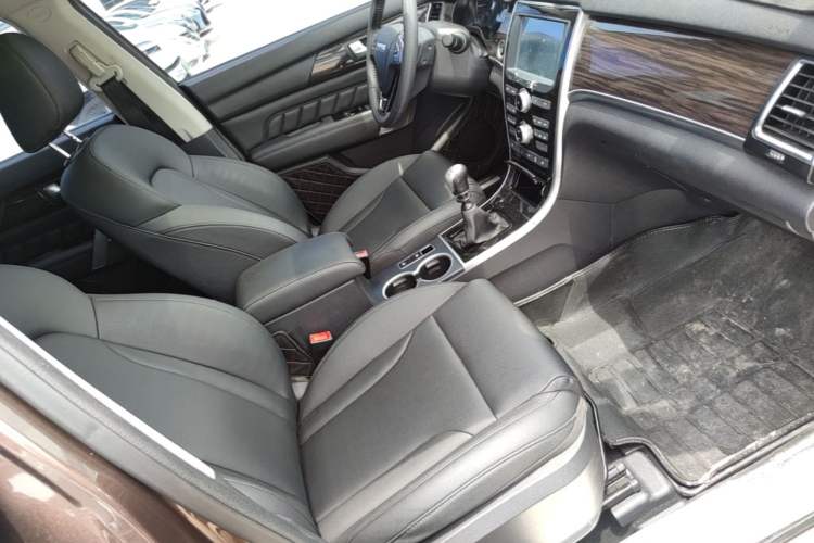 Used Haval H2 2016 Red Label 1.5T Manual Two-Wheel Drive Prestige Model Right Front Seat