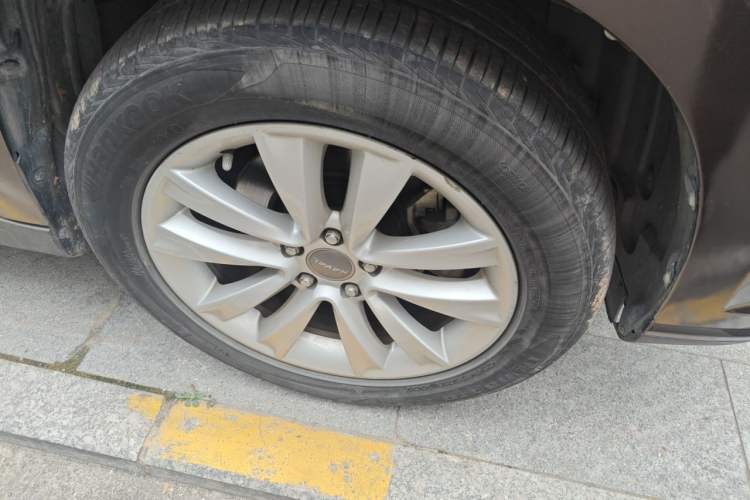 Used Haval H2 2016 Red-Label 1.5T Manual Two-Wheel Drive Luxury Model Right Front Wheel Hub