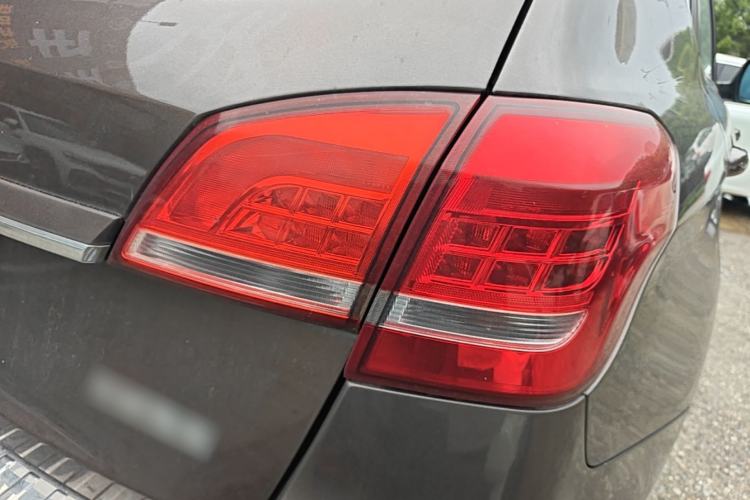 Used Haval H2 2016 Red Label 1.5T Manual Two-Wheel Drive Elite Model Right Rear Taillight