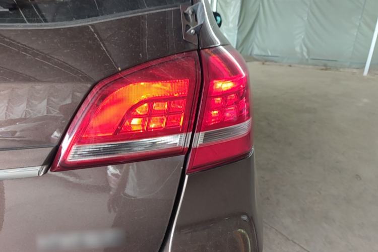 Used Haval H2 2016 Red-Label 1.5T Manual Two-Wheel Drive Luxury Model Right Rear Taillight