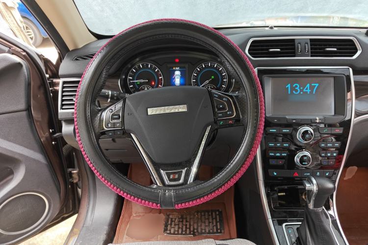 Used Haval H2 2016 Red-Label 1.5T Automatic Two-Wheel Drive Luxury Model Steering Wheel
