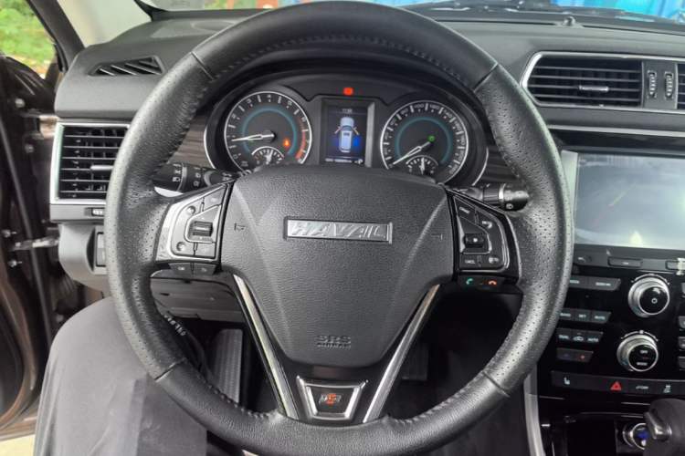 Used Haval H2 2016 Red-Label 1.5T Automatic Two-Wheel Drive Luxury Model Steering Wheel