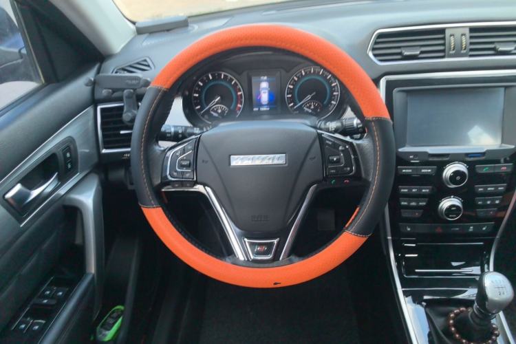 Used Haval H2 2016 Red-Label 1.5T Manual Two-Wheel Drive Luxury Model Steering Wheel