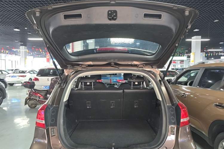 Used Haval H2 2016 Red-Label 1.5T Automatic Two-Wheel Drive Luxury Model Trunk