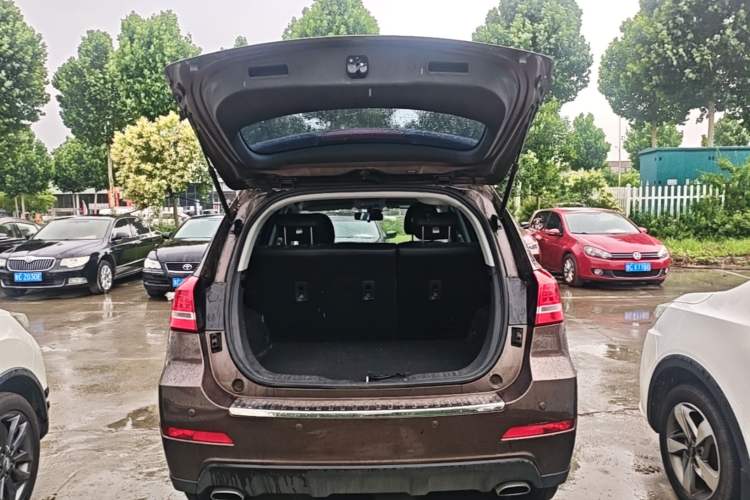 Used Haval H2 2016 Red Label 1.5T Manual Two-Wheel Drive Elite Model Trunk