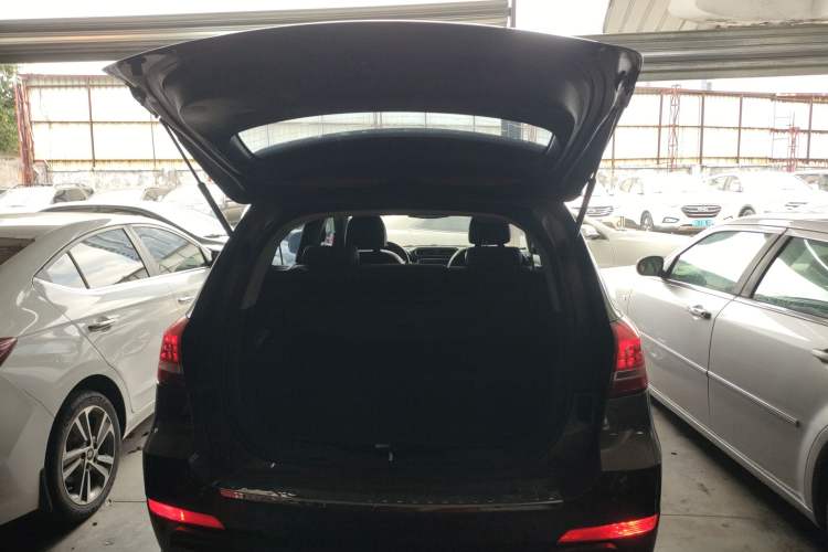 Used Haval H2 2016 Red-Label 1.5T Automatic Two-Wheel Drive Luxury Model Trunk