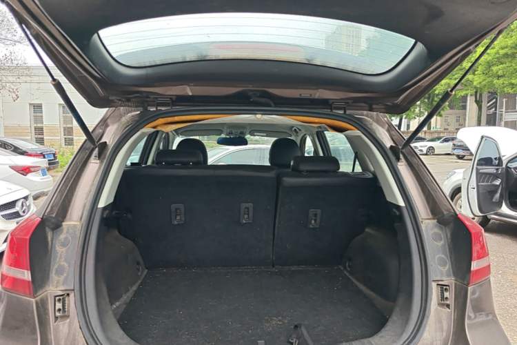 Used Haval H2 2016 Red Label 1.5T Manual Two-Wheel Drive Elite Model Trunk