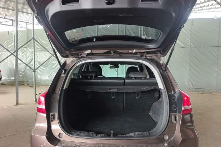 Used Haval H2 2016 Red-Label 1.5T Manual Two-Wheel Drive Luxury Model Trunk