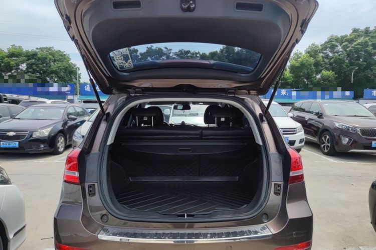 Used Haval H2 2016 Red Label 1.5T Manual Two-Wheel Drive Prestige Model Trunk