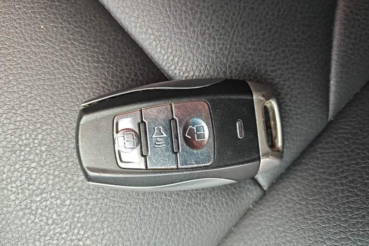 Used Haval H2 2016 Red Label 1.5T Automatic Two-Wheel Drive Prestige Model Vehicle Key