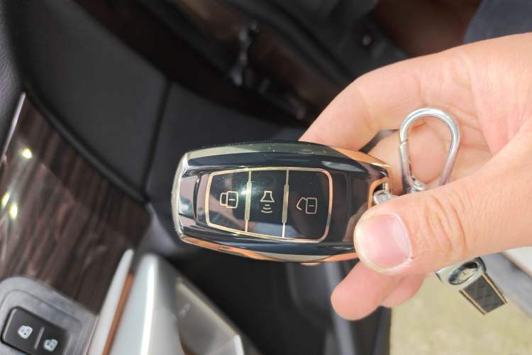 Used Haval H2 2016 Red-Label 1.5T Automatic Two-Wheel Drive Luxury Model Vehicle Key