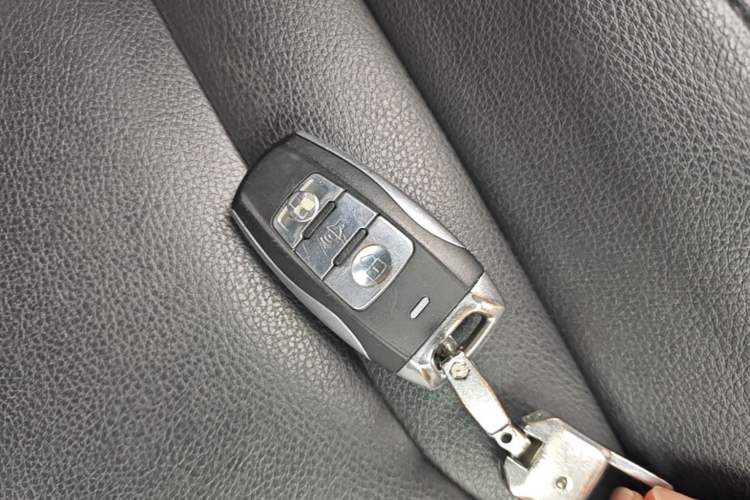 Used Haval H2 2016 Red-Label 1.5T Automatic Two-Wheel Drive Luxury Model Vehicle Key