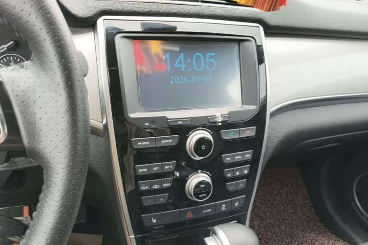 Used Haval H2 2016 Red-Label 1.5T Automatic Two-Wheel Drive Luxury Model Audio And AC Panel