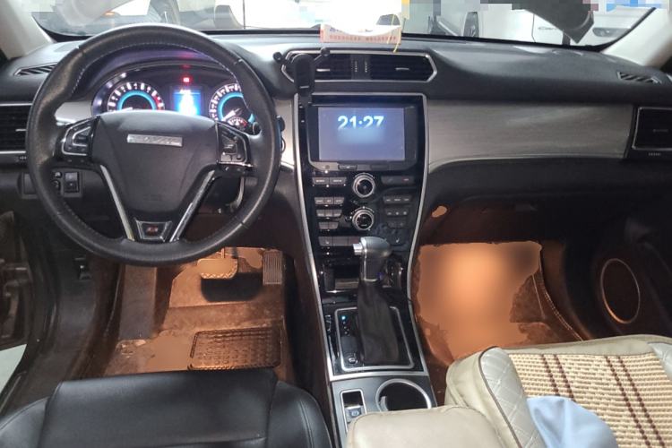 Used Haval H2 2016 Red-Label 1.5T Automatic Two-Wheel Drive Luxury Model Center Console
