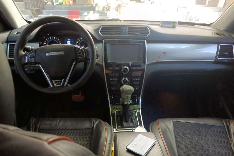 Used Haval H2 2016 Red-Label 1.5T Automatic Two-Wheel Drive Luxury Model Center Console
