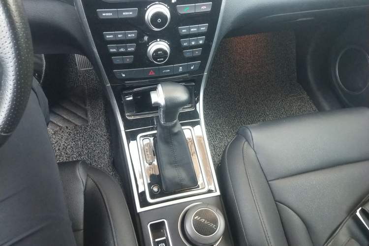 Used Haval H2 2016 Red-Label 1.5T Automatic Two-Wheel Drive Luxury Model Gear Lever