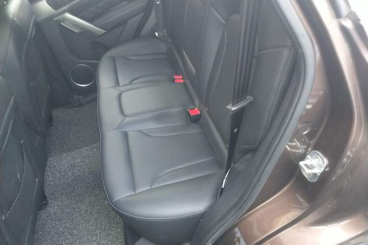 Used Haval H2 2016 Red-Label 1.5T Automatic Two-Wheel Drive Luxury Model Left Rear Seat