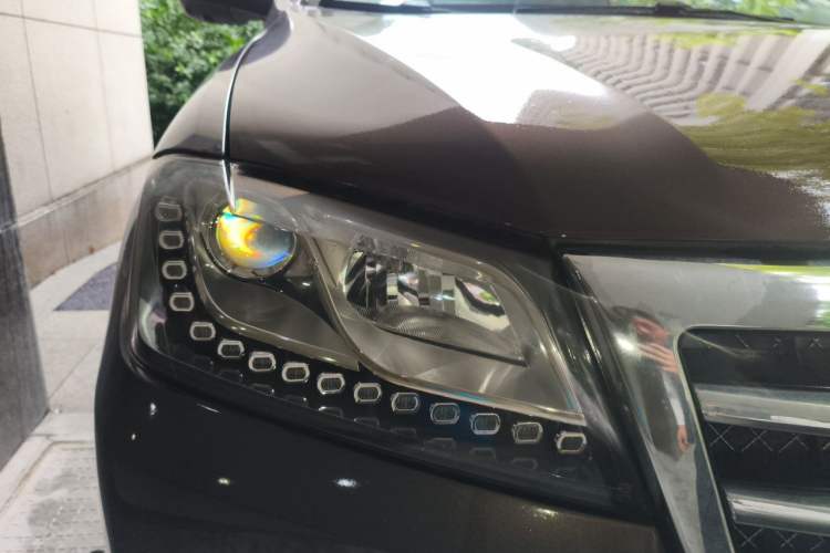 Used Haval H2 2016 Red-Label 1.5T Manual Two-Wheel Drive Luxury Model Right Front Headlight