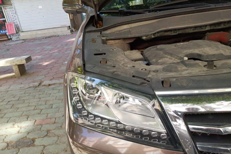 Used Haval H2 2016 Red-Label 1.5T Automatic Two-Wheel Drive Luxury Model Right Front Headlight