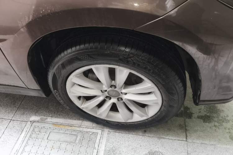 Used Haval H2 2016 Red-Label 1.5T Manual Two-Wheel Drive Luxury Model Right Front Wheel Hub