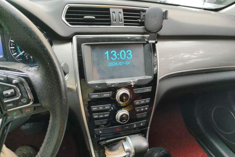 Used Haval H2 2016 Red Label 1.5T Automatic Two-Wheel Drive Prestige Model Audio And AC Panel