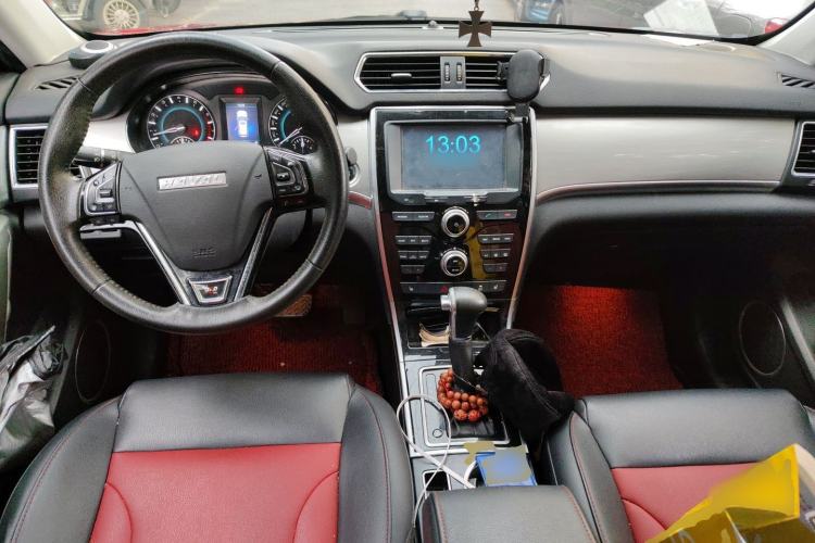 Used Haval H2 2016 Red Label 1.5T Automatic Two-Wheel Drive Prestige Model Center Console