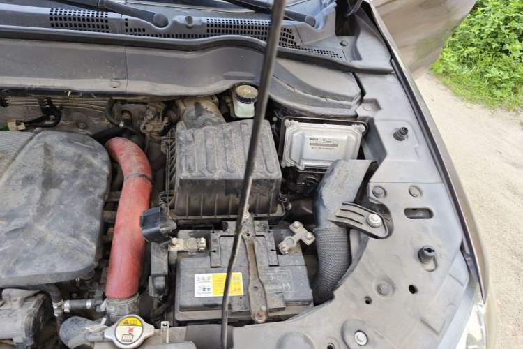 Used Haval H2 2016 Red-Label 1.5T Manual Two-Wheel Drive Comfort Model Engine Bay Left
