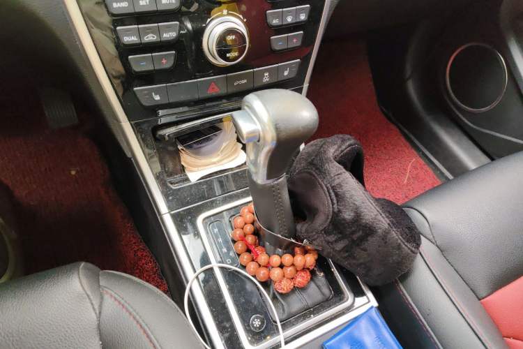 Used Haval H2 2016 Red Label 1.5T Automatic Two-Wheel Drive Prestige Model Gear Lever