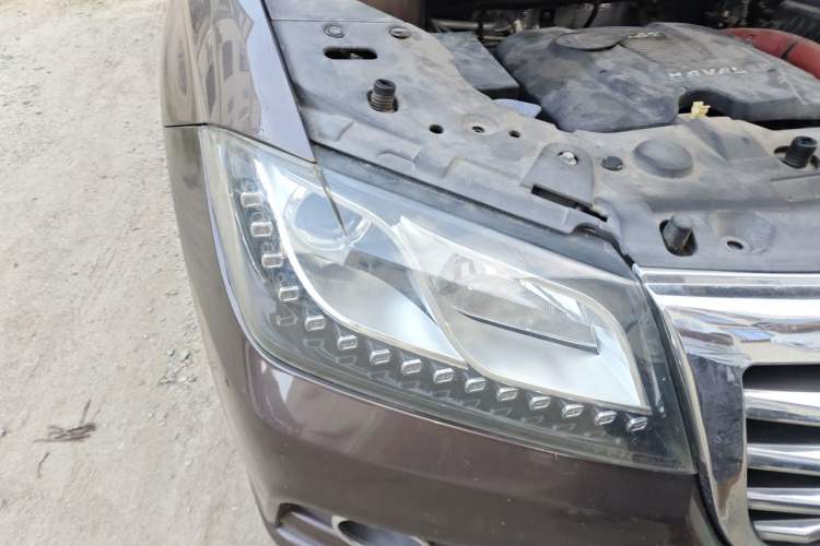 Used Haval H2 2016 Red-Label 1.5T Manual Two-Wheel Drive Comfort Model Right Front Headlight