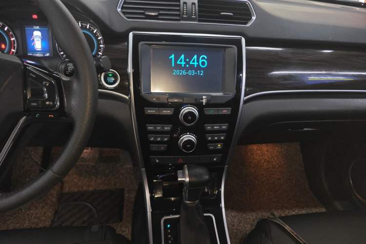 Used Haval H2 2016 Red Label 1.5T Automatic Two-Wheel Drive Elite Model Audio And AC Panel