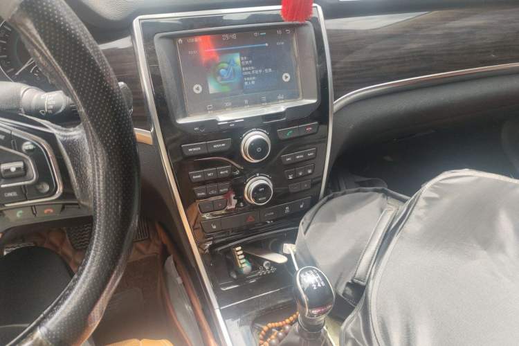 Used Haval H2 2016 Red Label 1.5T Manual Two-Wheel Drive Prestige Model Audio And AC Panel