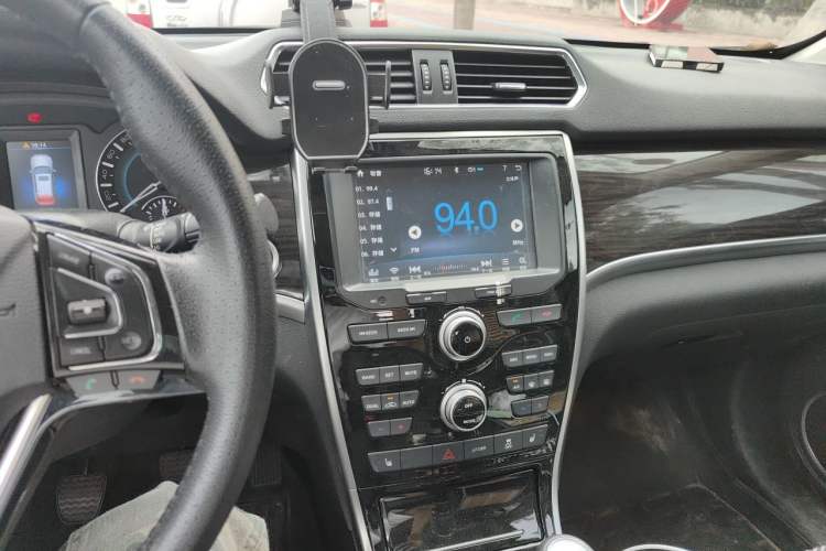 Used Haval H2 2016 Red-Label 1.5T Manual Two-Wheel Drive Luxury Model Audio And AC Panel