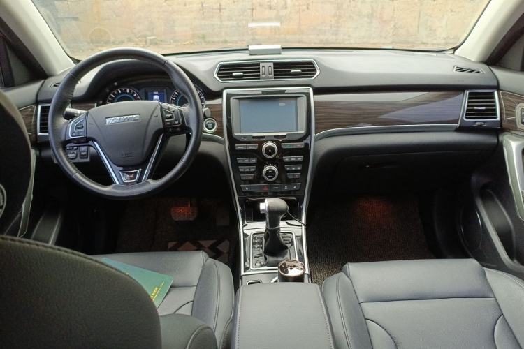 Used Haval H2 2016 Red Label 1.5T Automatic Two-Wheel Drive Elite Model Center Console
