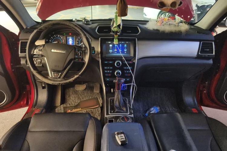 Used Haval H2 2016 Red-Label 1.5T Automatic Two-Wheel Drive Luxury Model Center Console