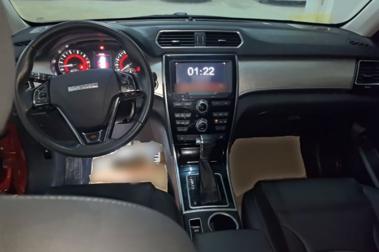 Used Haval H2 2016 Red Label 1.5T Automatic Two-Wheel Drive Prestige Model Center Console