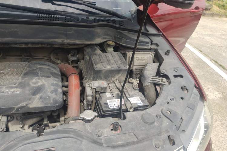 Used Haval H2 2016 Red Label 1.5T Manual Two-Wheel Drive Prestige Model Engine Bay Left