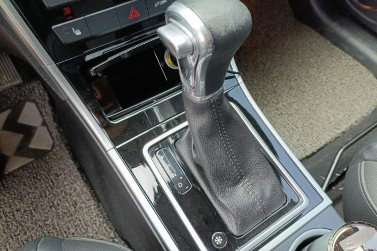 Used Haval H2 2016 Red Label 1.5T Automatic Two-Wheel Drive Elite Model Gear Lever