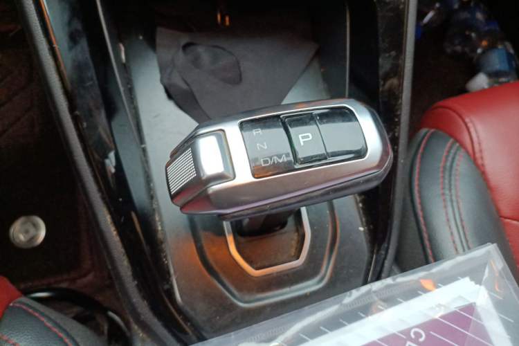 Used Haval H2 2016 Red Label 1.5T Automatic Two-Wheel Drive Elite Model Gear Lever