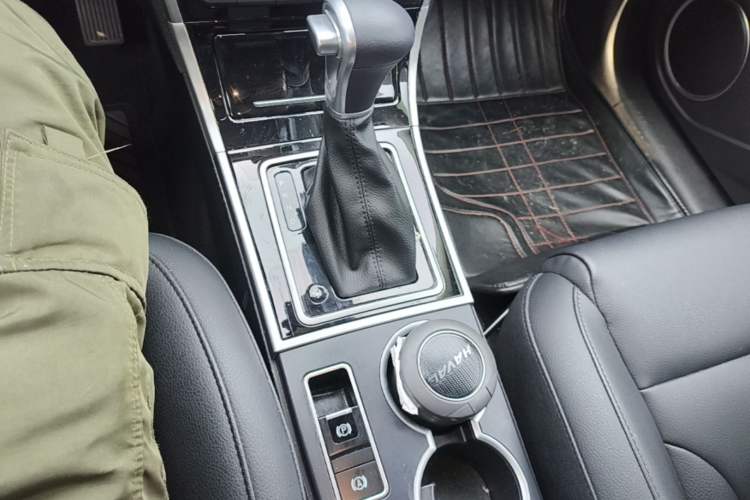Used Haval H2 2016 Red-Label 1.5T Automatic Two-Wheel Drive Luxury Model Gear Lever