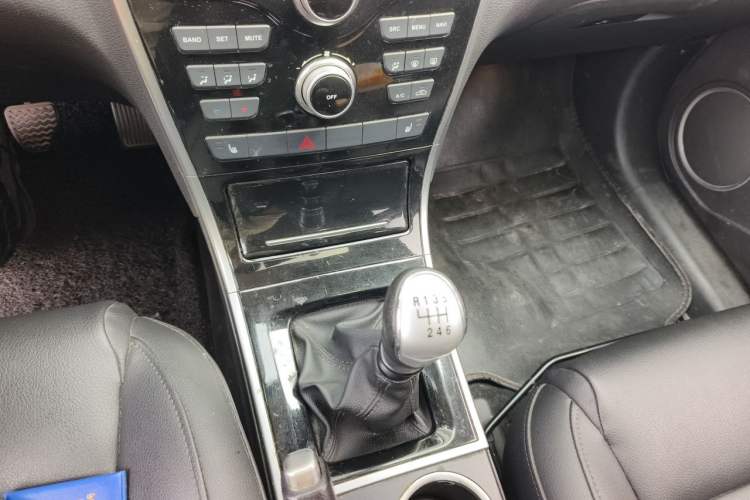 Used Haval H2 2016 Red Label 1.5T Manual Two-Wheel Drive Elite Model Gear Lever