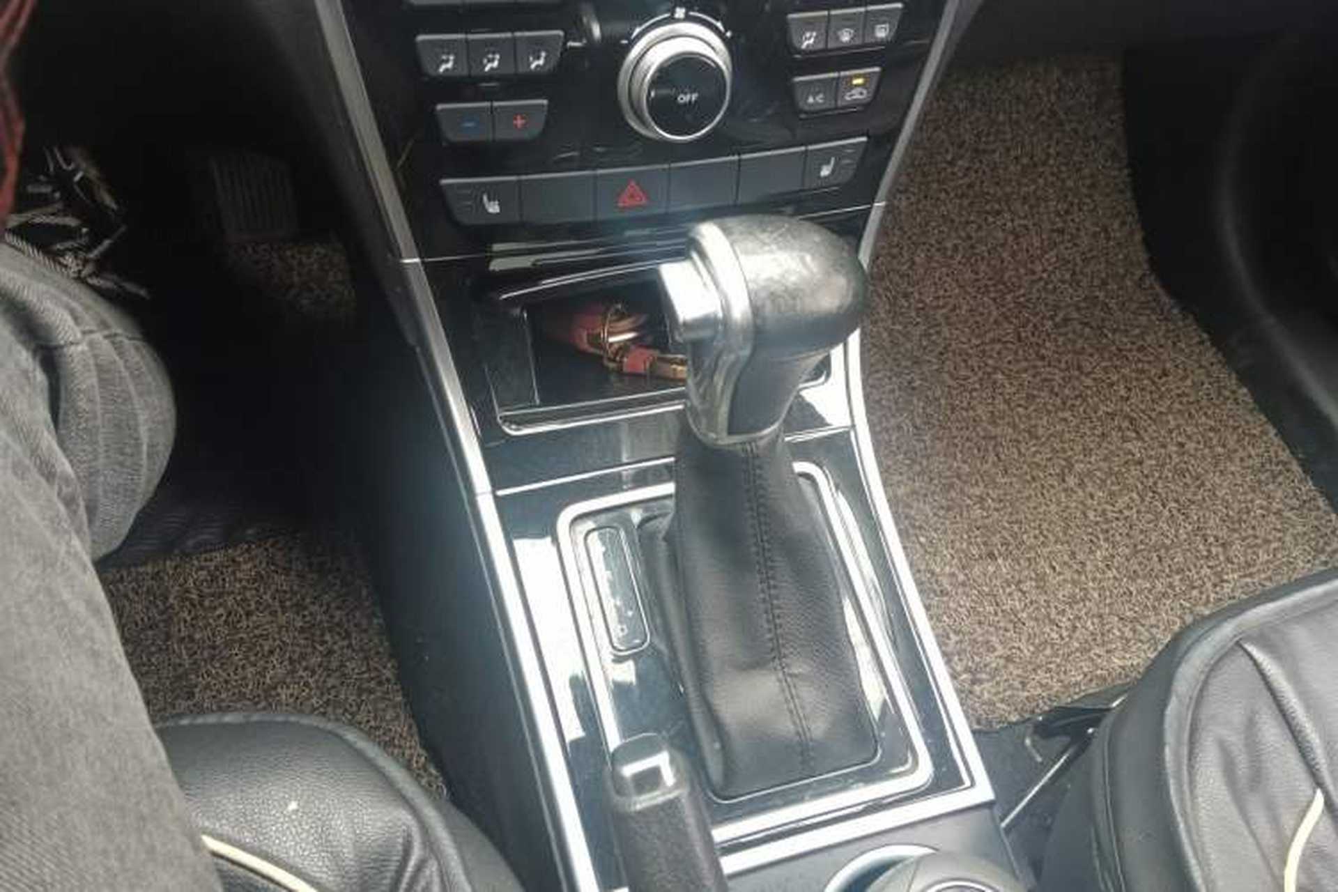Used Haval H2 2016 Red Label 1.5T Automatic Two-Wheel Drive Elite Model Gear Lever