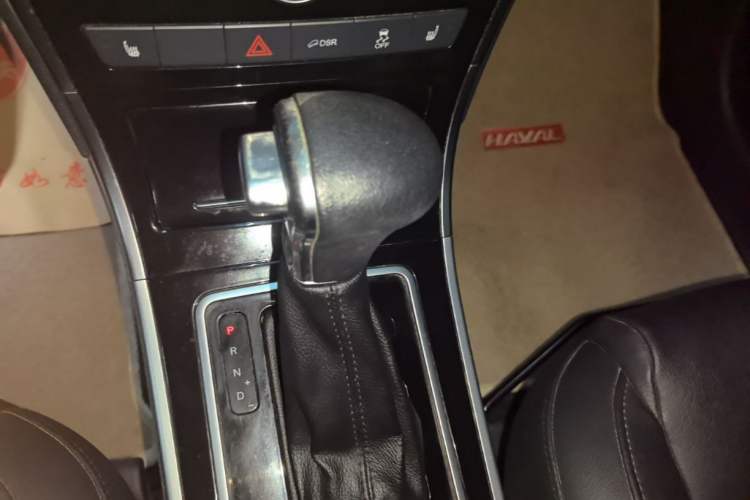 Used Haval H2 2016 Red Label 1.5T Automatic Two-Wheel Drive Prestige Model Gear Lever